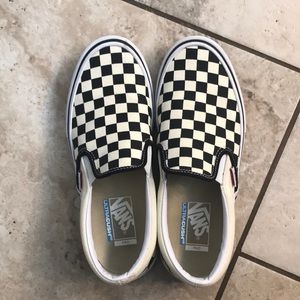 Men’s 7.5 CHECKERED VANS